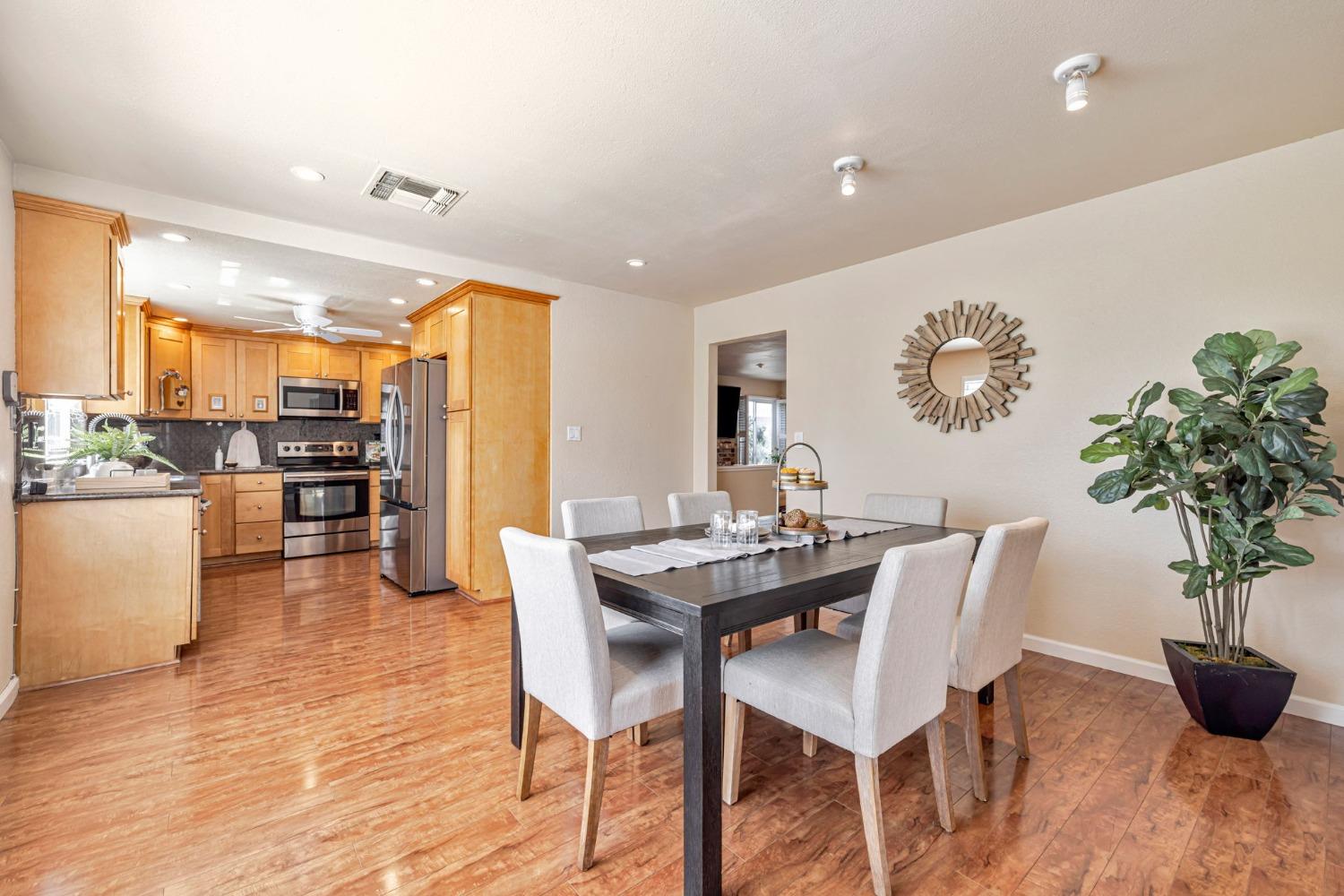 Detail Gallery Image 55 of 68 For 4332 Oxwood Dr, Sacramento,  CA 95826 - 4 Beds | 2/1 Baths