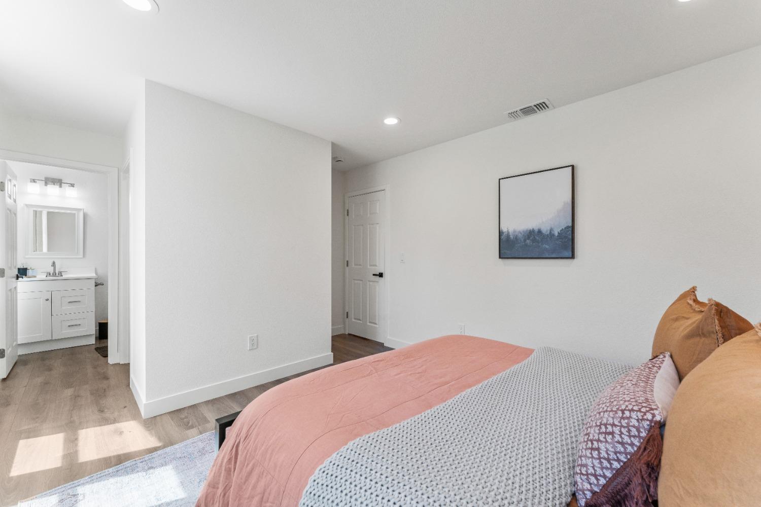 Detail Gallery Image 20 of 65 For 4017 Broadway, Sacramento,  CA 95817 - 4 Beds | 3/1 Baths