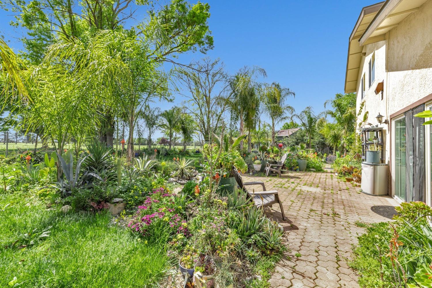 Detail Gallery Image 59 of 68 For 4332 Oxwood Dr, Sacramento,  CA 95826 - 4 Beds | 2/1 Baths