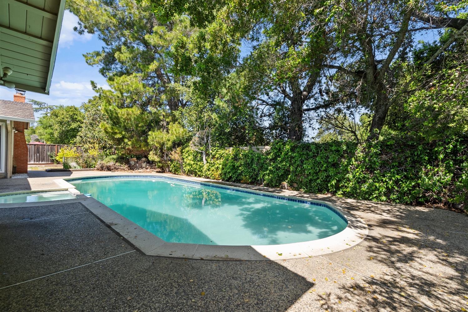 Detail Gallery Image 62 of 86 For 1365 Bright Oaks Ct, Los Altos,  CA 94024 - 4 Beds | 2 Baths