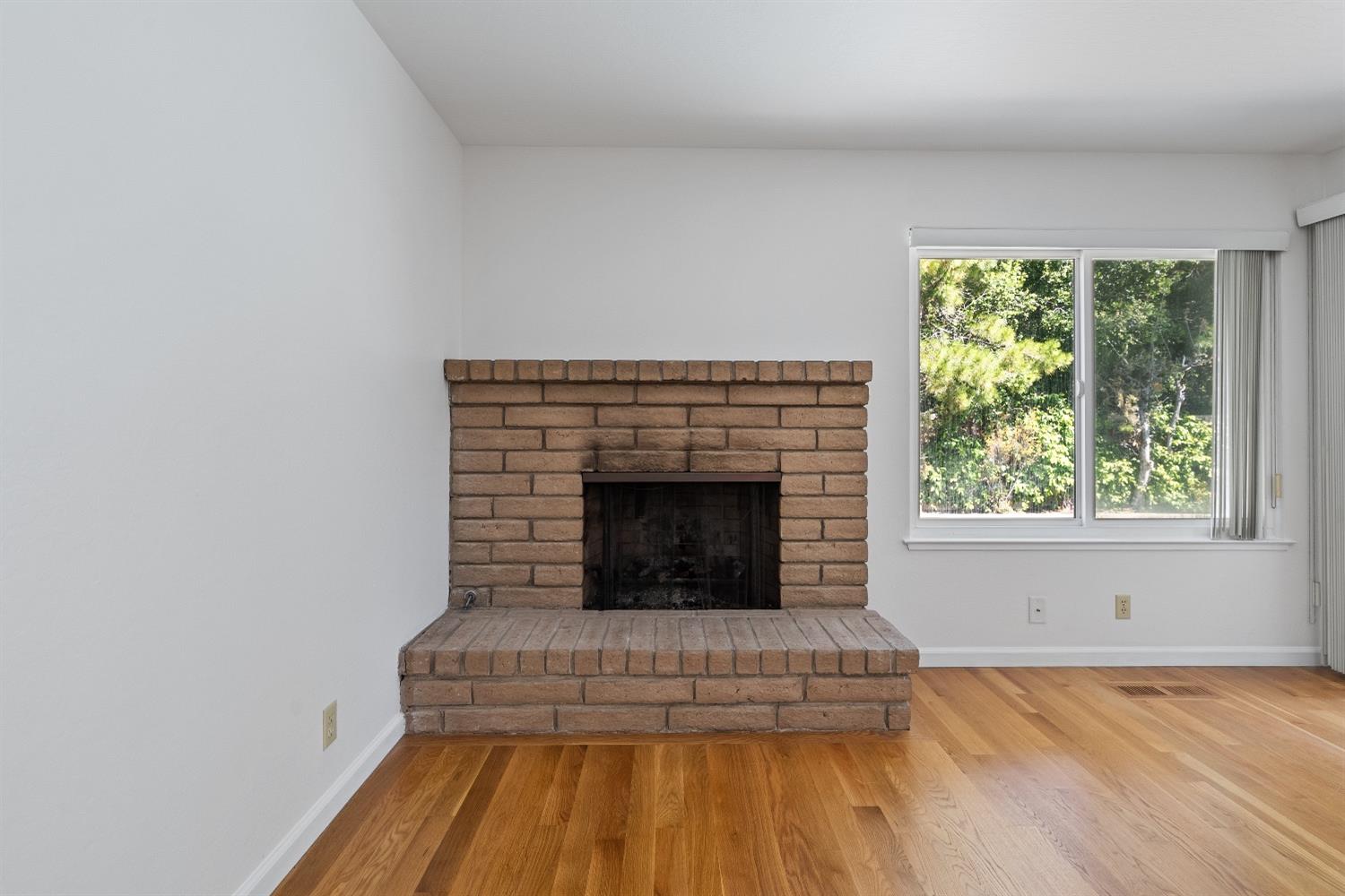 Detail Gallery Image 40 of 86 For 1365 Bright Oaks Ct, Los Altos,  CA 94024 - 4 Beds | 2 Baths