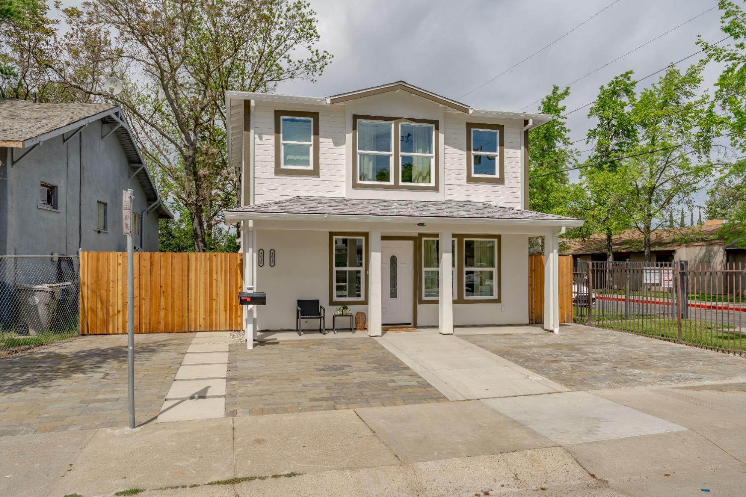 Detail Gallery Image 8 of 65 For 4017 Broadway, Sacramento,  CA 95817 - 4 Beds | 3/1 Baths