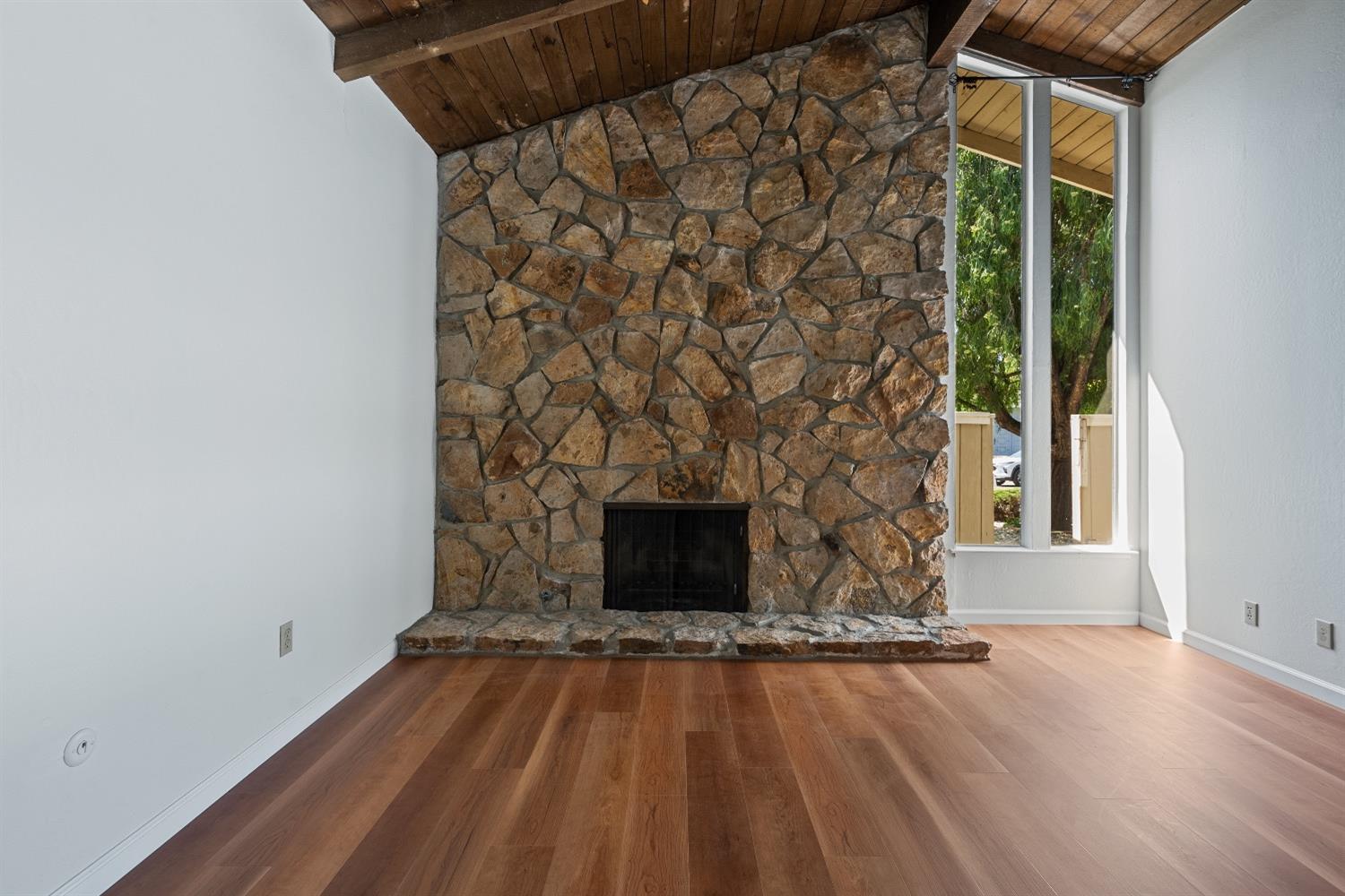 Detail Gallery Image 14 of 86 For 1365 Bright Oaks Ct, Los Altos,  CA 94024 - 4 Beds | 2 Baths