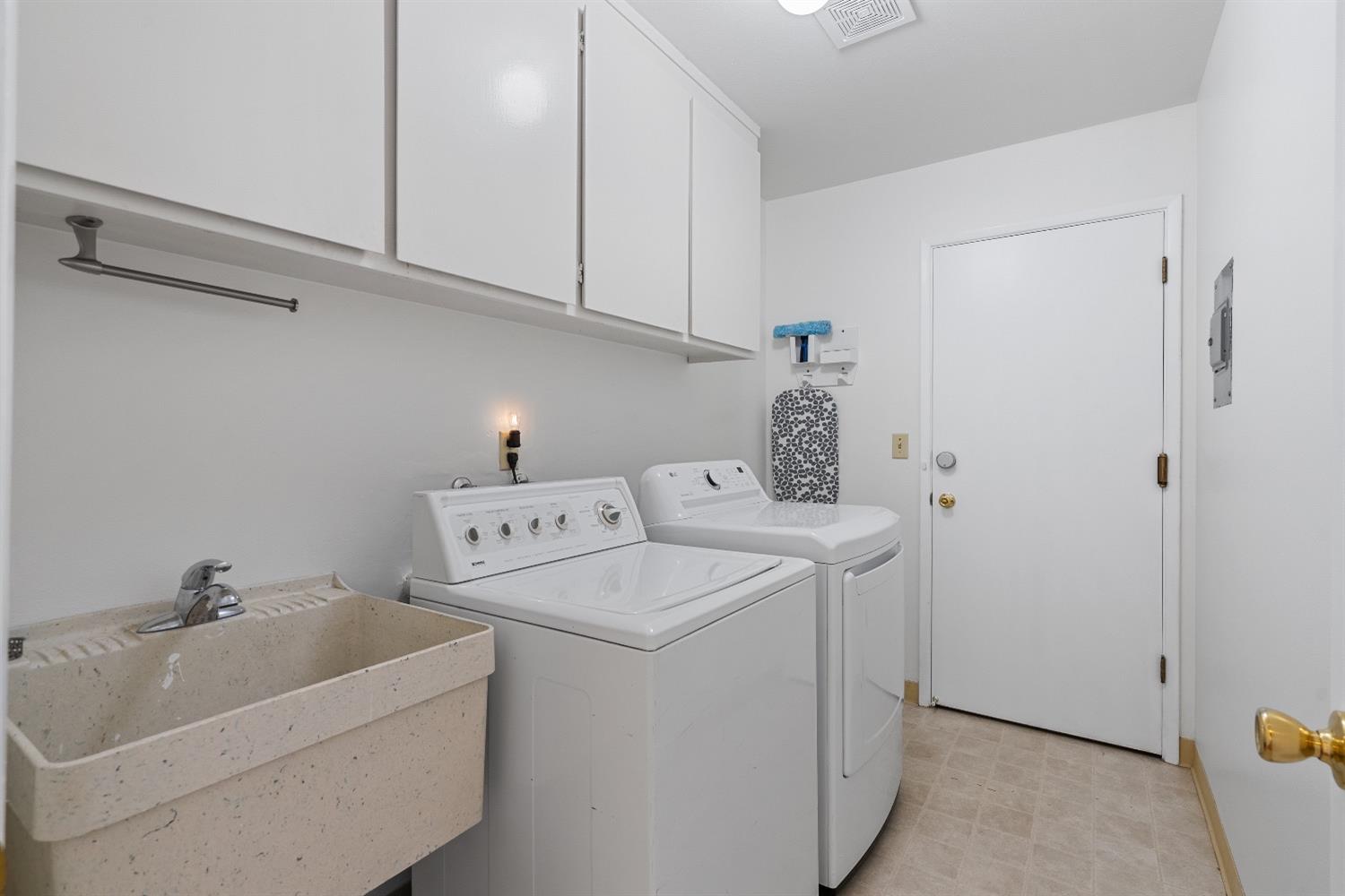 Detail Gallery Image 49 of 86 For 1365 Bright Oaks Ct, Los Altos,  CA 94024 - 4 Beds | 2 Baths