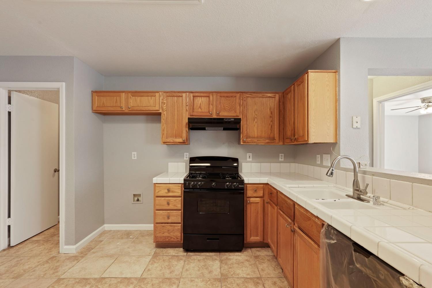 Detail Gallery Image 14 of 42 For 2755 Spring Hill Dr, Stockton,  CA 95206 - 3 Beds | 2 Baths