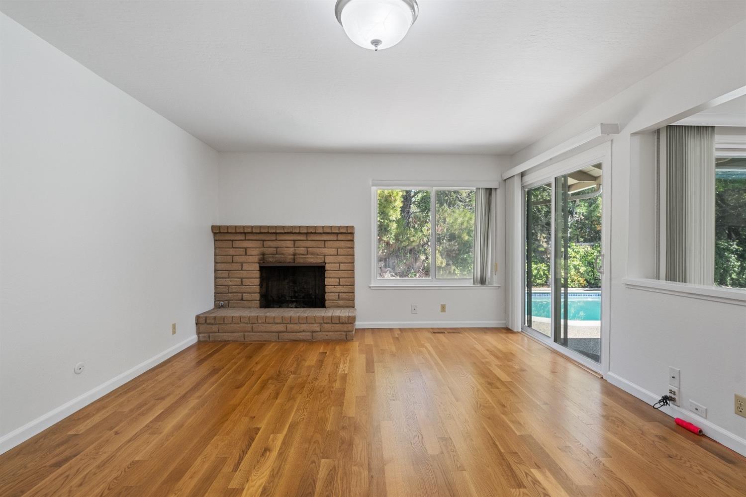 Detail Gallery Image 39 of 86 For 1365 Bright Oaks Ct, Los Altos,  CA 94024 - 4 Beds | 2 Baths