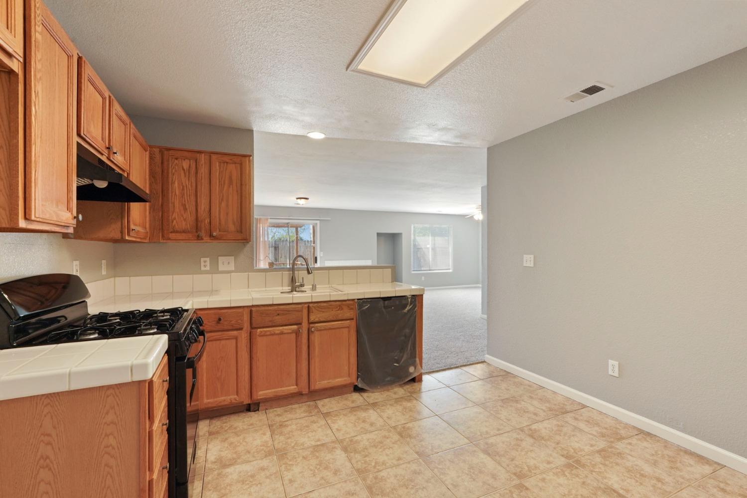Detail Gallery Image 19 of 42 For 2755 Spring Hill Dr, Stockton,  CA 95206 - 3 Beds | 2 Baths