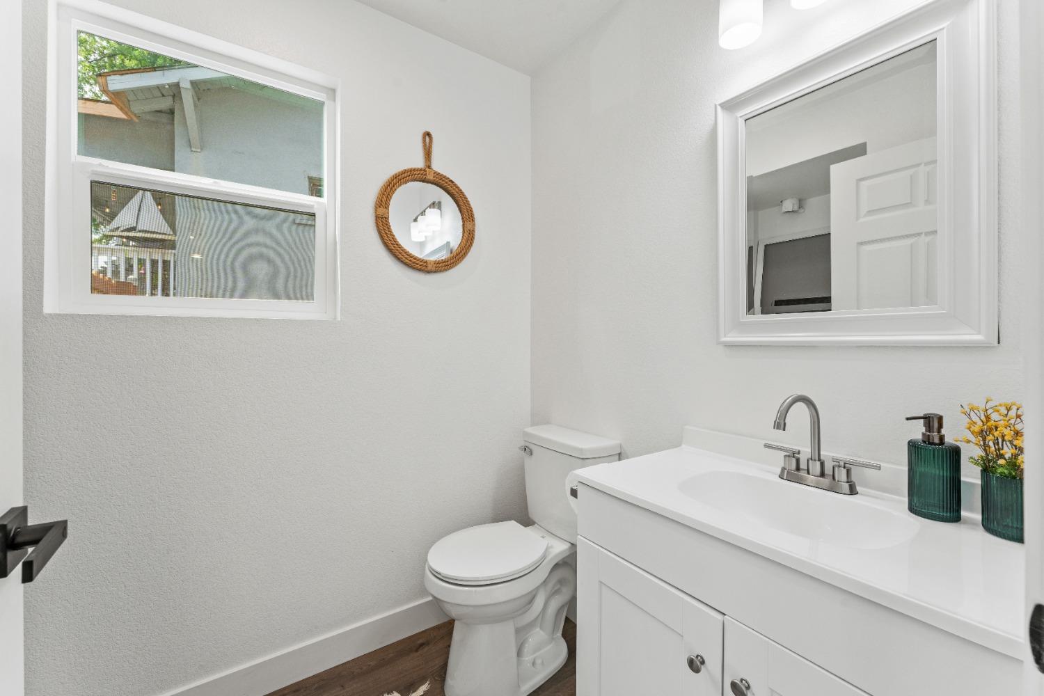 Detail Gallery Image 14 of 65 For 4017 Broadway, Sacramento,  CA 95817 - 4 Beds | 3/1 Baths