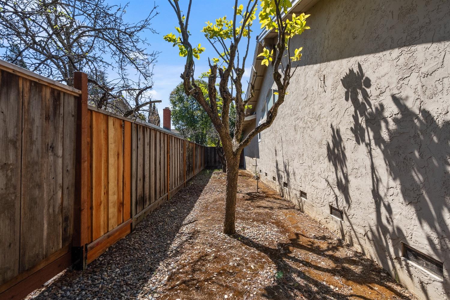 Detail Gallery Image 61 of 86 For 1365 Bright Oaks Ct, Los Altos,  CA 94024 - 4 Beds | 2 Baths