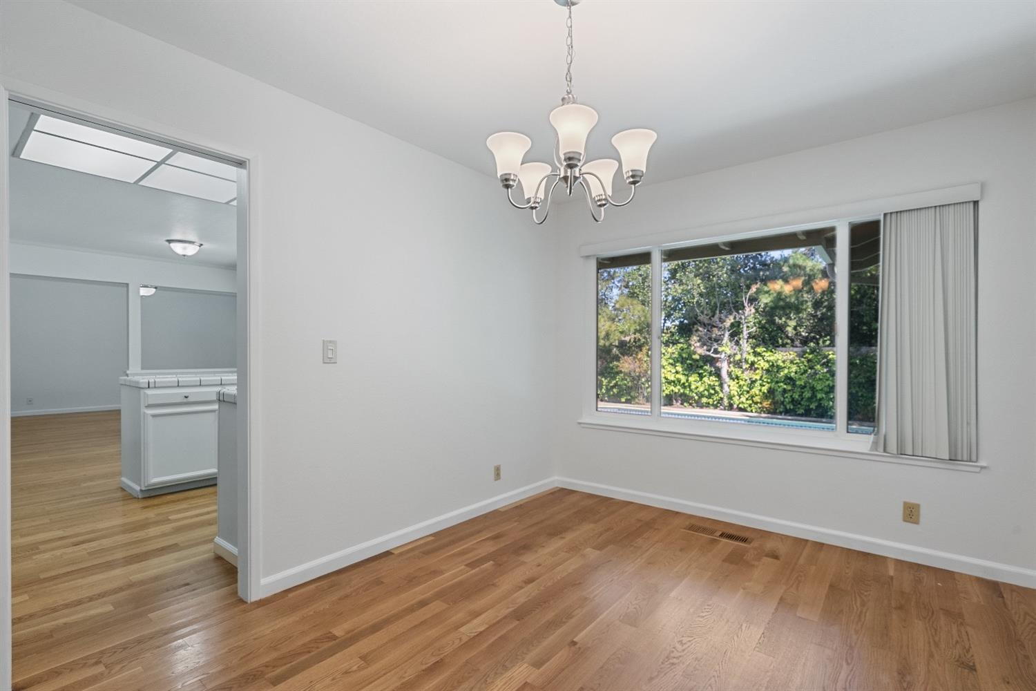 Detail Gallery Image 26 of 86 For 1365 Bright Oaks Ct, Los Altos,  CA 94024 - 4 Beds | 2 Baths