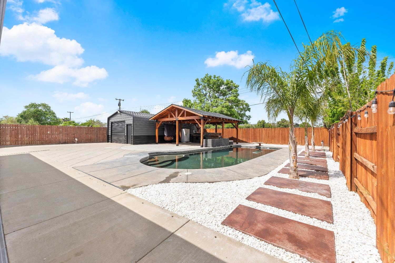 Willis Avenue, Rio Linda, California image 37
