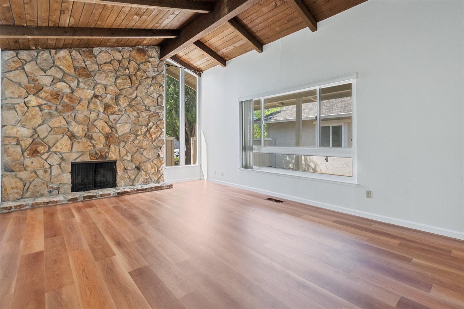 Detail Gallery Image 16 of 86 For 1365 Bright Oaks Ct, Los Altos,  CA 94024 - 4 Beds | 2 Baths