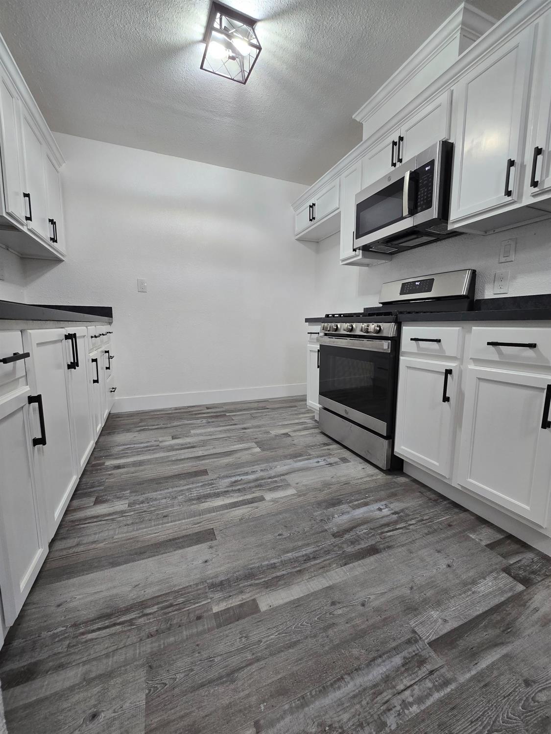 Detail Gallery Image 7 of 21 For 730 E Clay St, Stockton,  CA 95206 - 3 Beds | 1 Baths