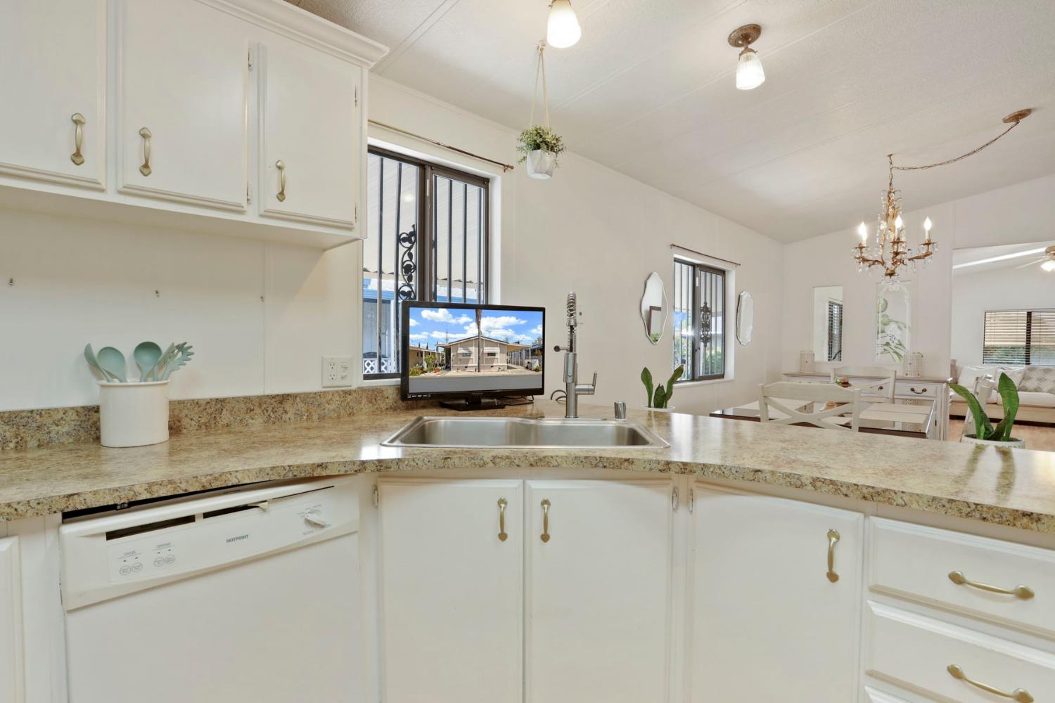 Detail Gallery Image 9 of 42 For 6706 Tam O Shanter Dr 96, Stockton,  CA 95210 - 3 Beds | 2 Baths