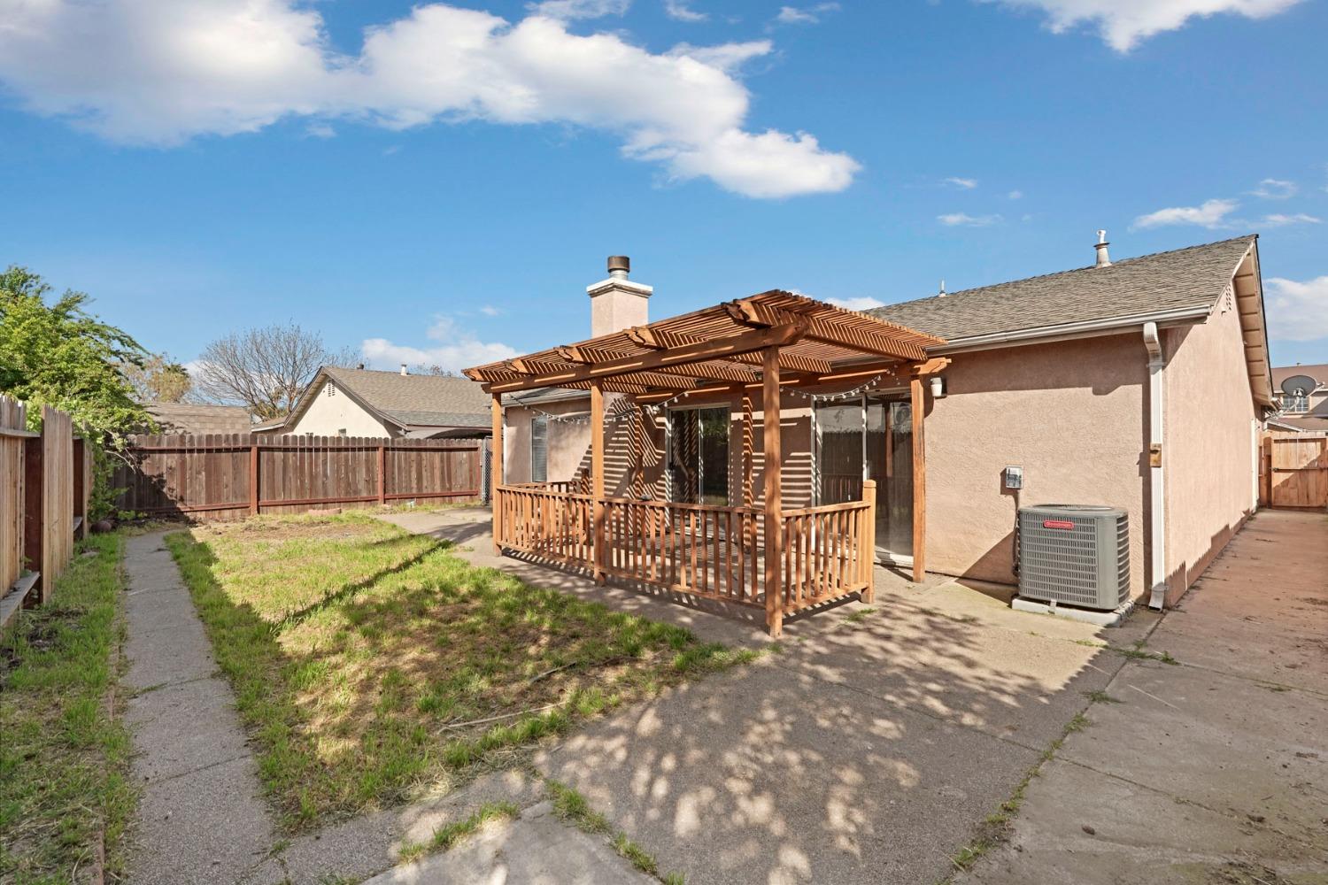 Detail Gallery Image 34 of 42 For 2755 Spring Hill Dr, Stockton,  CA 95206 - 3 Beds | 2 Baths