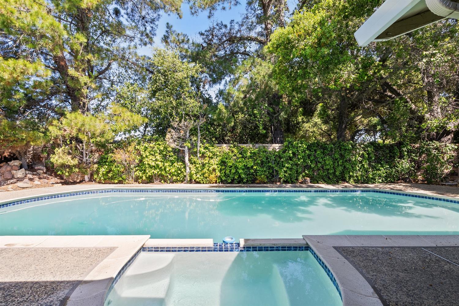 Detail Gallery Image 60 of 86 For 1365 Bright Oaks Ct, Los Altos,  CA 94024 - 4 Beds | 2 Baths