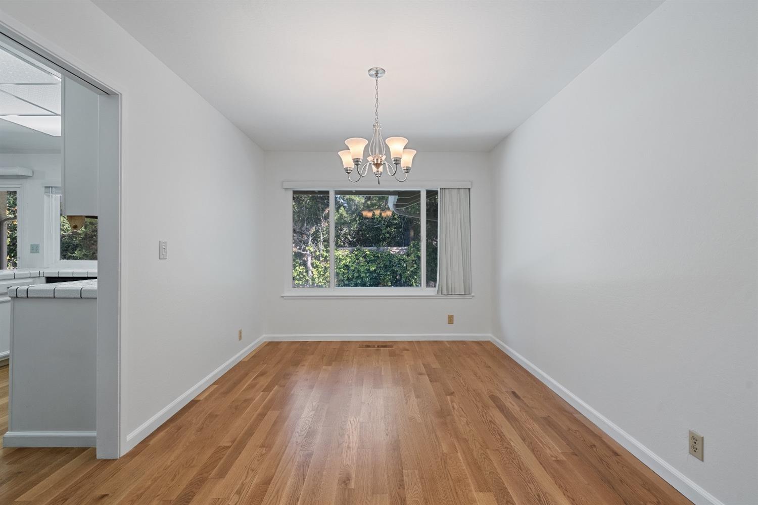 Detail Gallery Image 25 of 86 For 1365 Bright Oaks Ct, Los Altos,  CA 94024 - 4 Beds | 2 Baths
