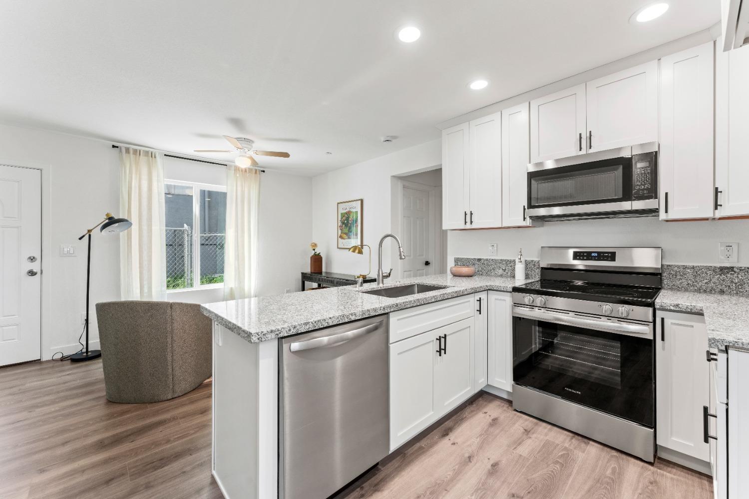 Detail Gallery Image 42 of 65 For 4017 Broadway, Sacramento,  CA 95817 - 4 Beds | 3/1 Baths