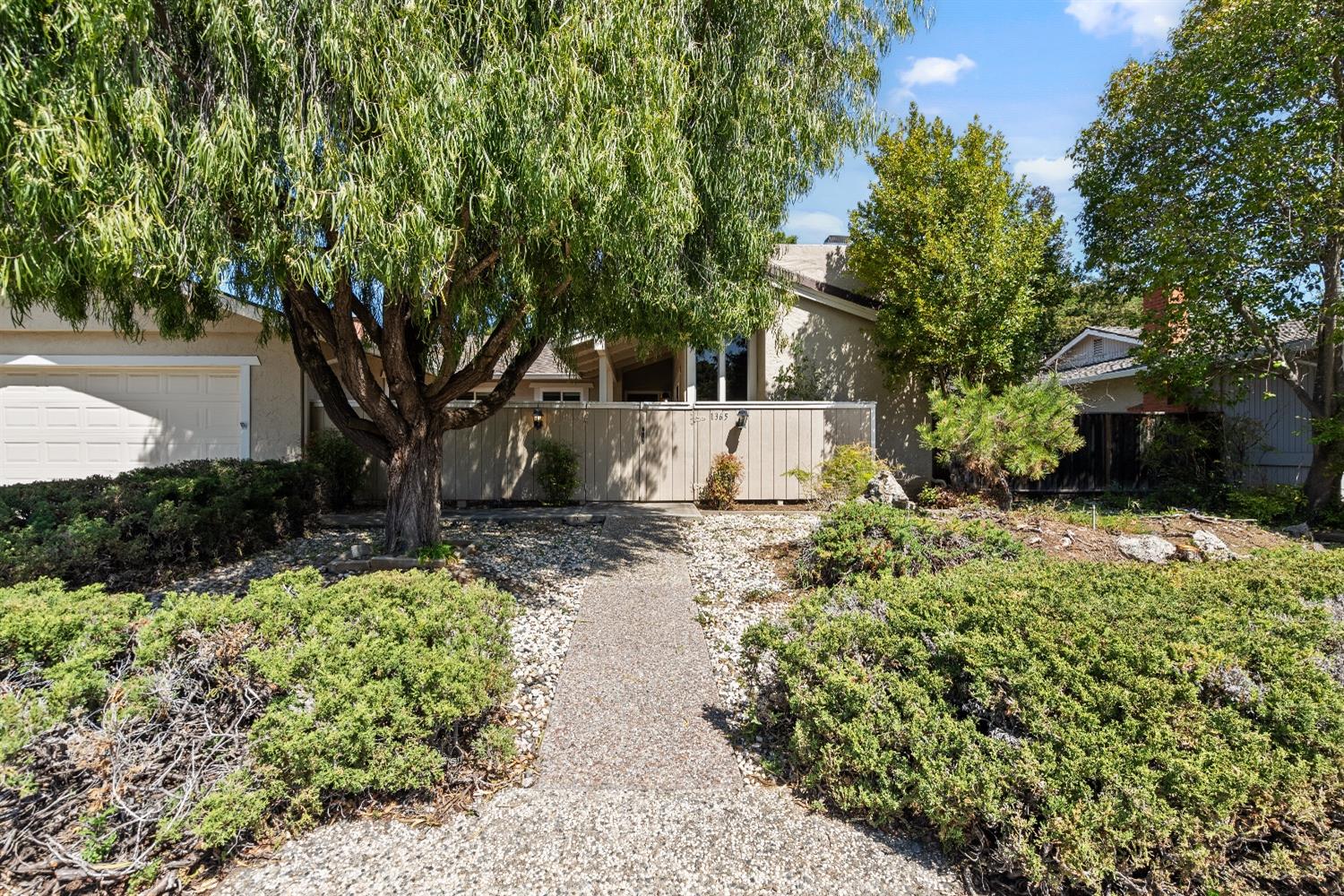 Detail Gallery Image 3 of 86 For 1365 Bright Oaks Ct, Los Altos,  CA 94024 - 4 Beds | 2 Baths
