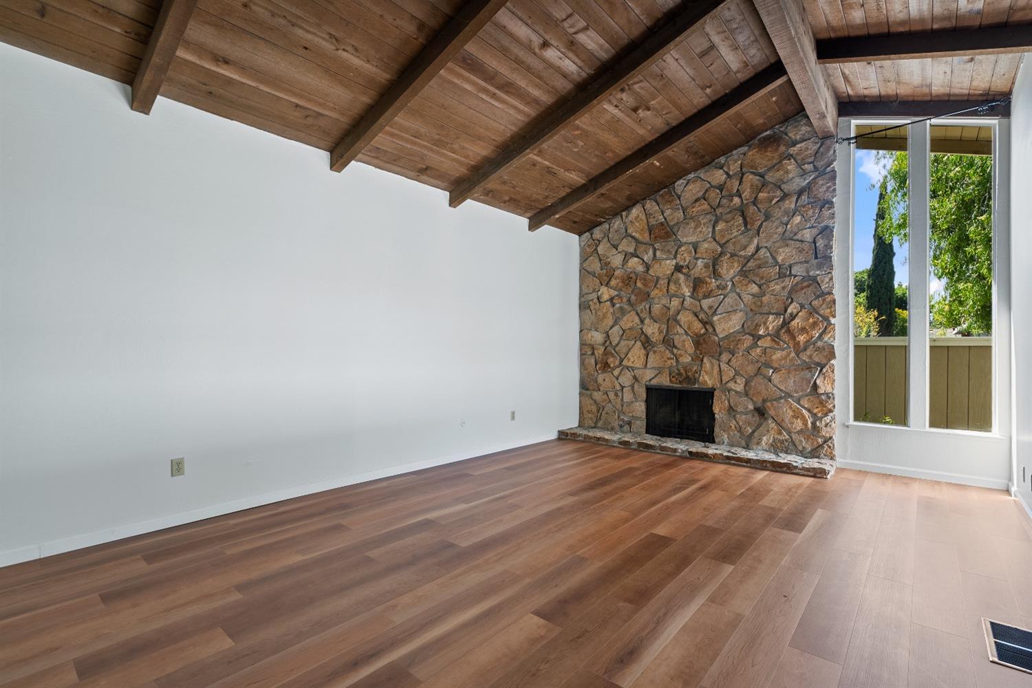 Detail Gallery Image 13 of 86 For 1365 Bright Oaks Ct, Los Altos,  CA 94024 - 4 Beds | 2 Baths