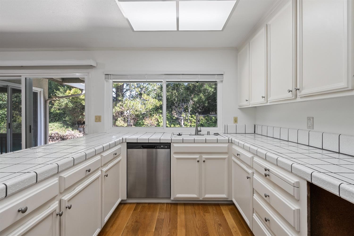 Detail Gallery Image 31 of 86 For 1365 Bright Oaks Ct, Los Altos,  CA 94024 - 4 Beds | 2 Baths