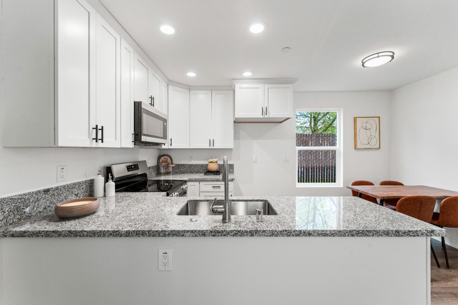 Detail Gallery Image 39 of 65 For 4017 Broadway, Sacramento,  CA 95817 - 4 Beds | 3/1 Baths
