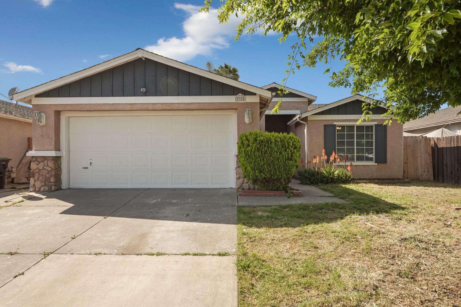 Detail Gallery Image 2 of 42 For 2755 Spring Hill Dr, Stockton,  CA 95206 - 3 Beds | 2 Baths