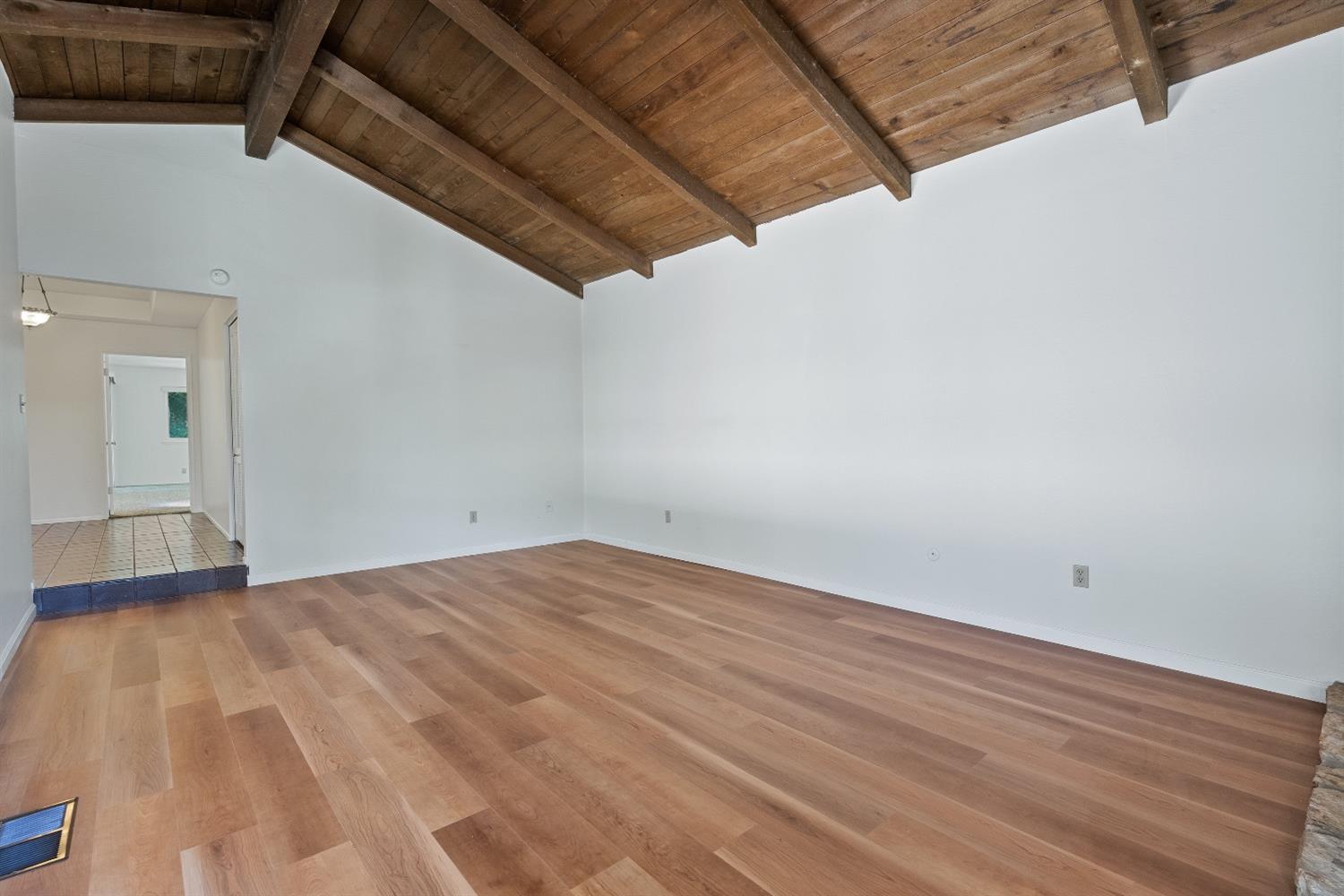 Detail Gallery Image 15 of 86 For 1365 Bright Oaks Ct, Los Altos,  CA 94024 - 4 Beds | 2 Baths