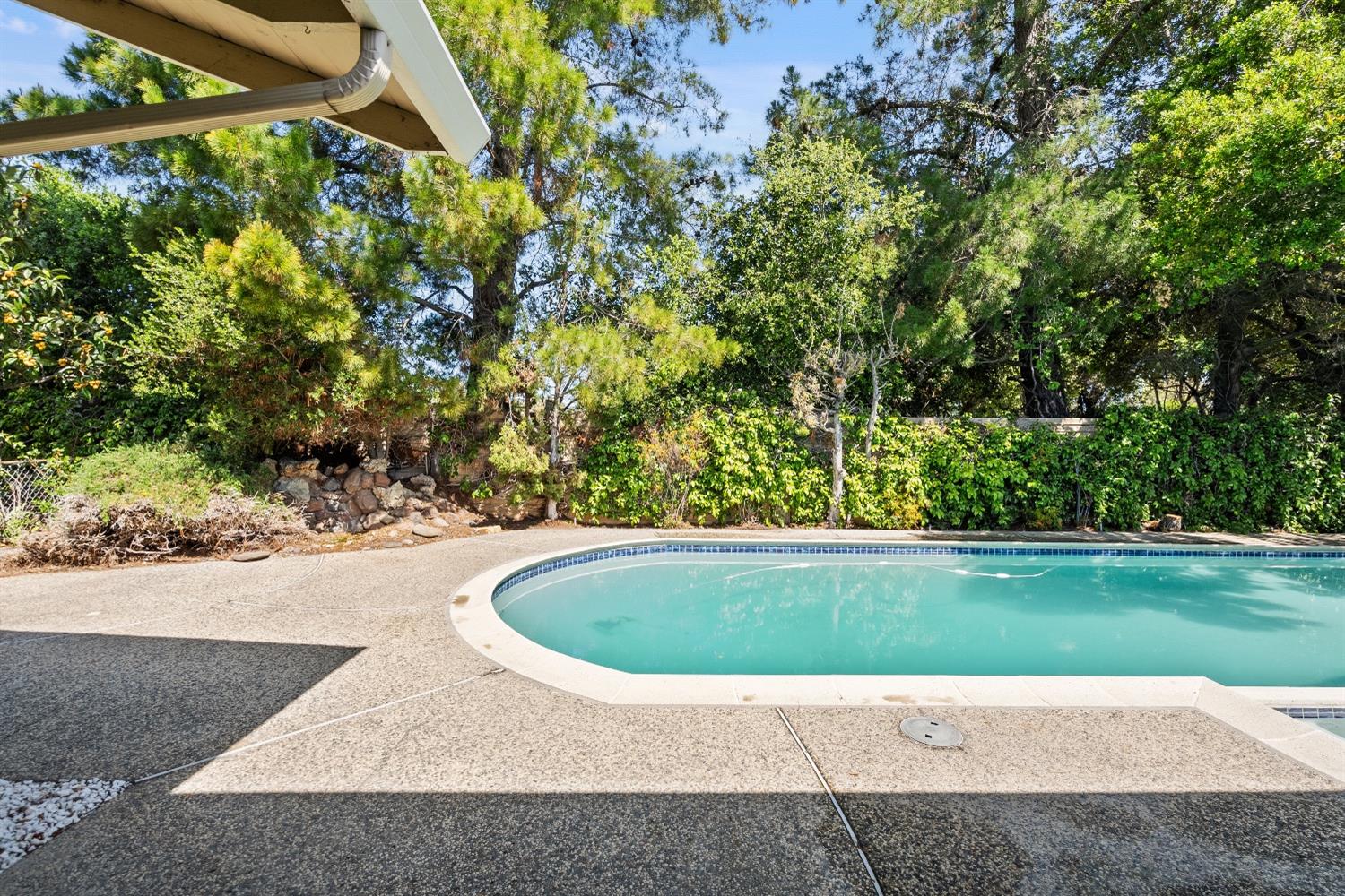 Detail Gallery Image 57 of 86 For 1365 Bright Oaks Ct, Los Altos,  CA 94024 - 4 Beds | 2 Baths