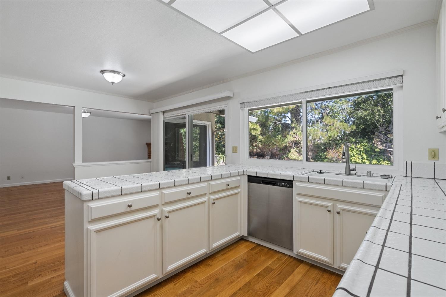 Detail Gallery Image 30 of 86 For 1365 Bright Oaks Ct, Los Altos,  CA 94024 - 4 Beds | 2 Baths