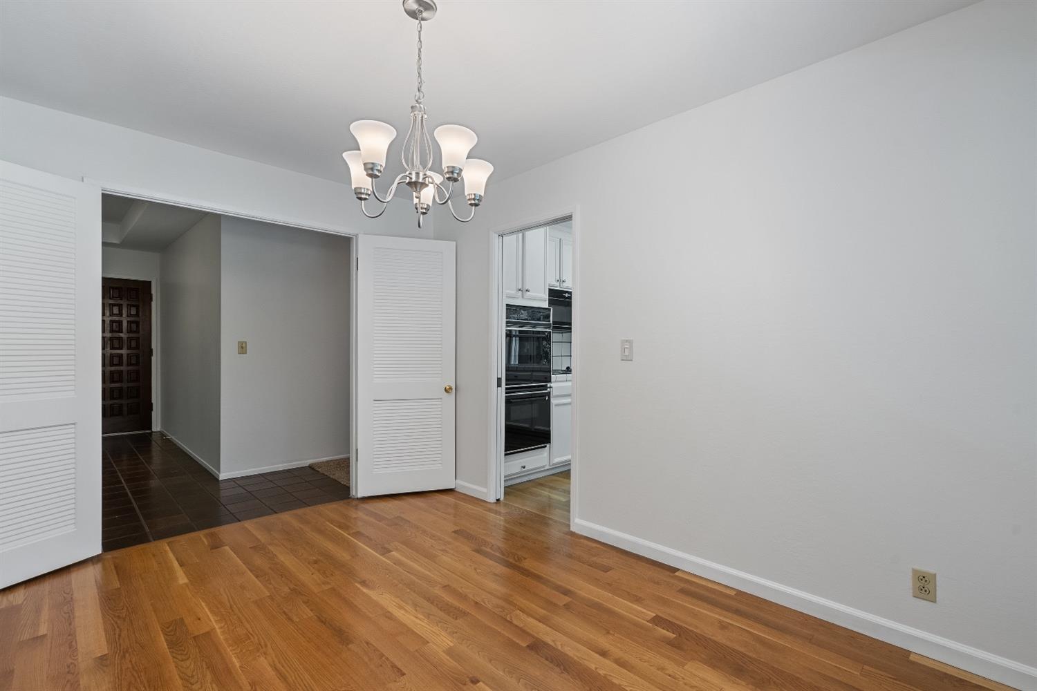 Detail Gallery Image 27 of 86 For 1365 Bright Oaks Ct, Los Altos,  CA 94024 - 4 Beds | 2 Baths