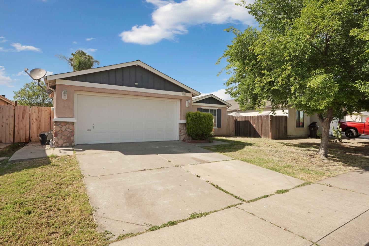 Detail Gallery Image 3 of 42 For 2755 Spring Hill Dr, Stockton,  CA 95206 - 3 Beds | 2 Baths