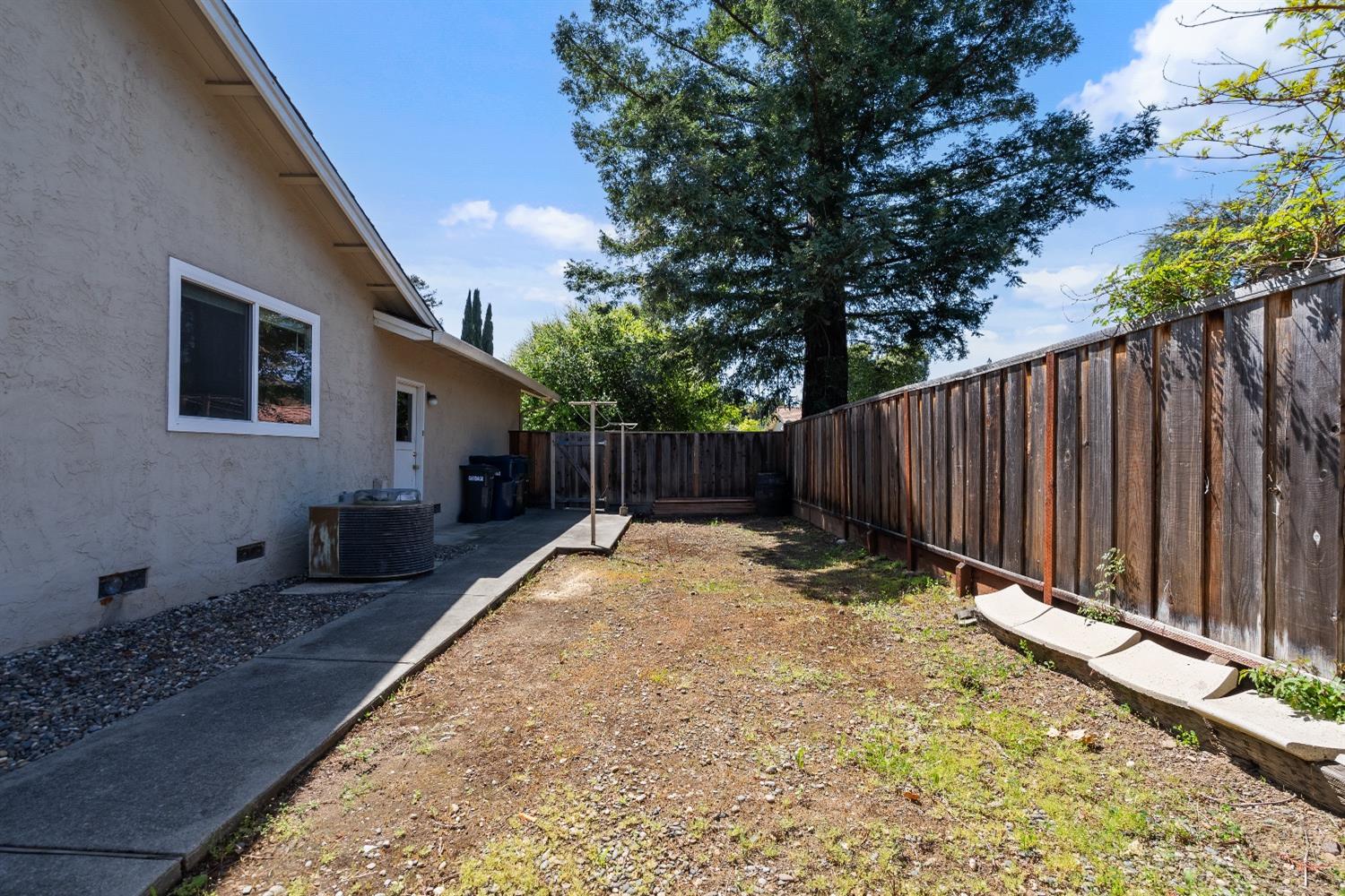 Detail Gallery Image 72 of 86 For 1365 Bright Oaks Ct, Los Altos,  CA 94024 - 4 Beds | 2 Baths