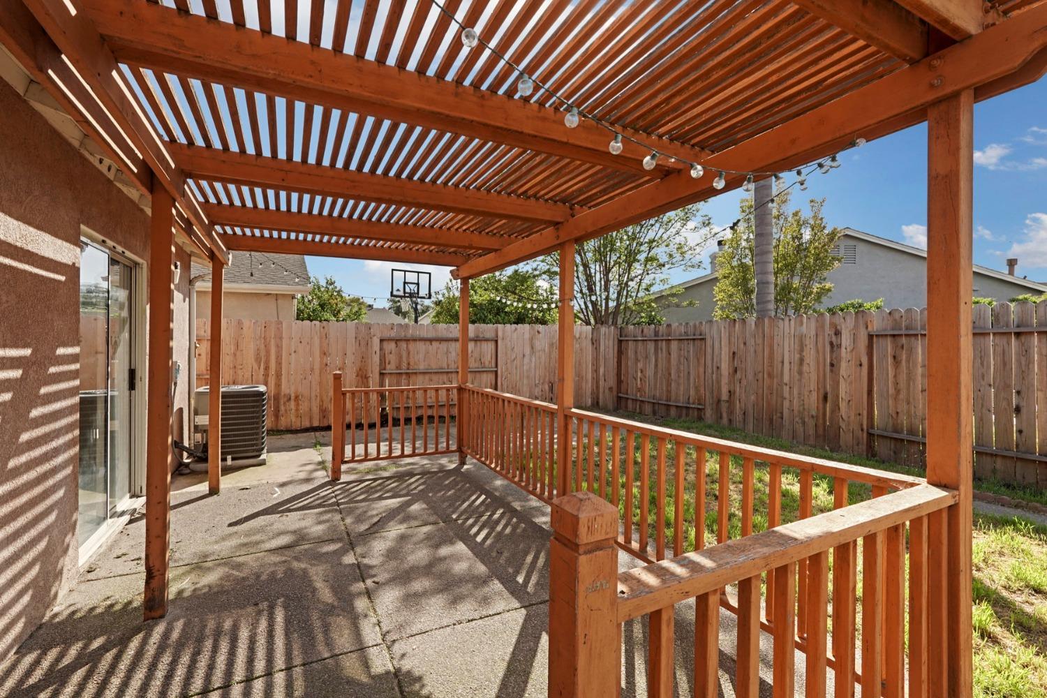 Detail Gallery Image 39 of 42 For 2755 Spring Hill Dr, Stockton,  CA 95206 - 3 Beds | 2 Baths