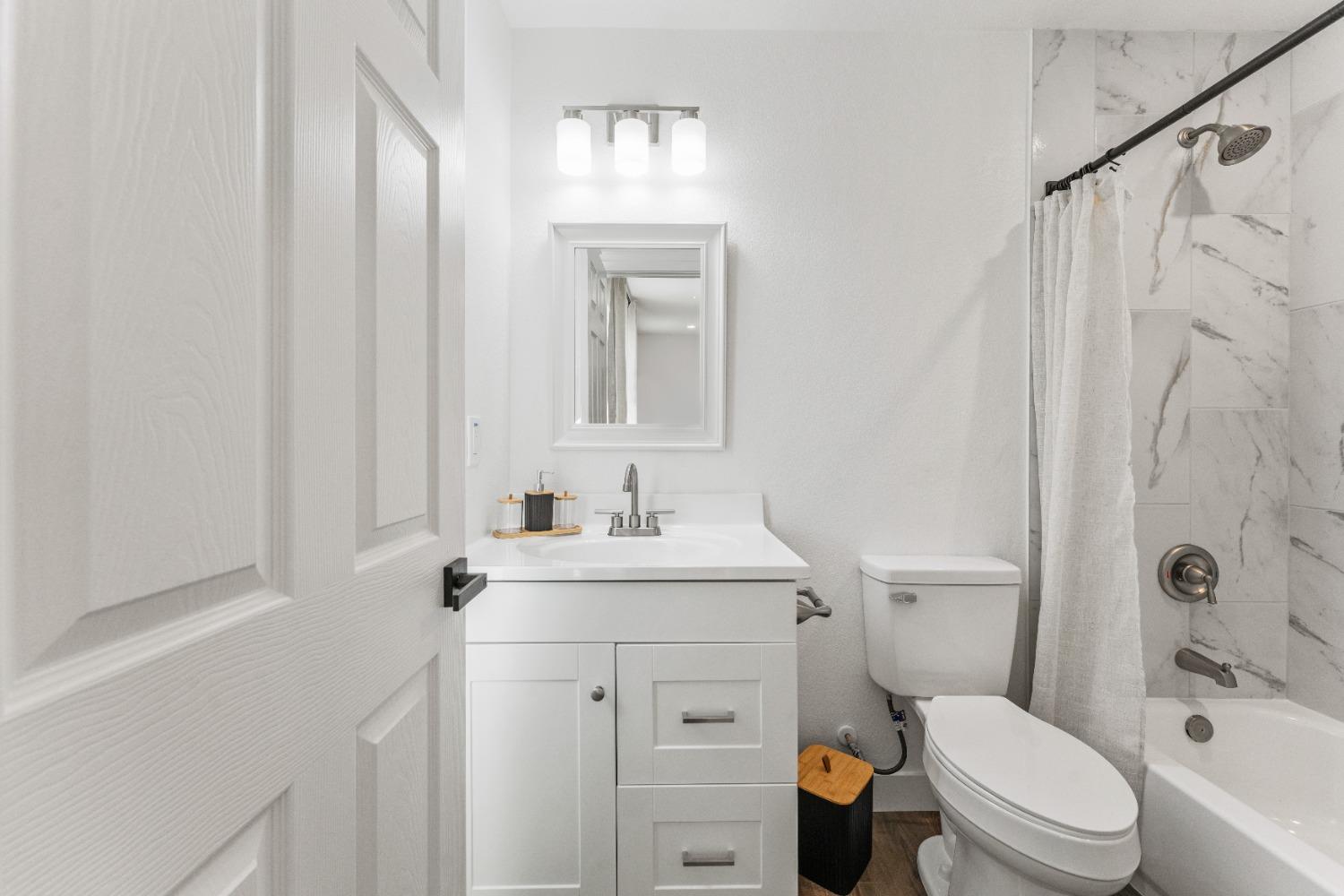 Detail Gallery Image 22 of 65 For 4017 Broadway, Sacramento,  CA 95817 - 4 Beds | 3/1 Baths