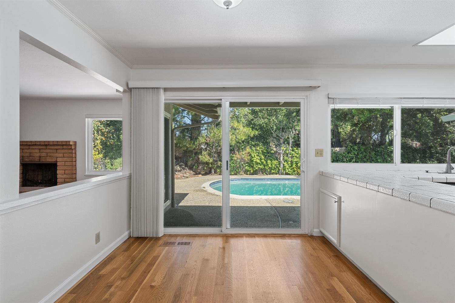 Detail Gallery Image 34 of 86 For 1365 Bright Oaks Ct, Los Altos,  CA 94024 - 4 Beds | 2 Baths