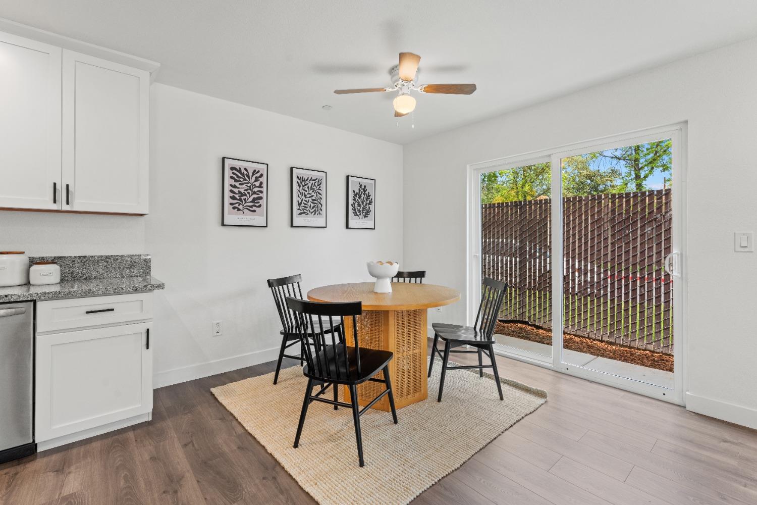 Detail Gallery Image 10 of 65 For 4017 Broadway, Sacramento,  CA 95817 - 4 Beds | 3/1 Baths