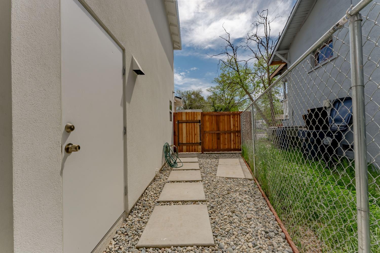 Detail Gallery Image 35 of 65 For 4017 Broadway, Sacramento,  CA 95817 - 4 Beds | 3/1 Baths