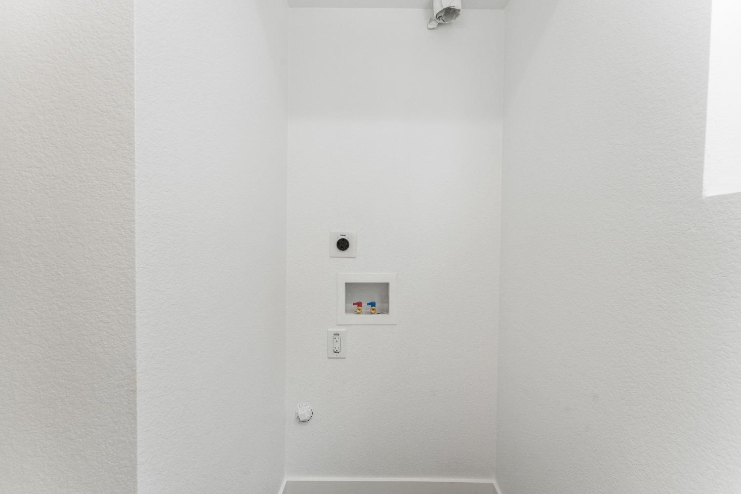 Detail Gallery Image 21 of 65 For 4017 Broadway, Sacramento,  CA 95817 - 4 Beds | 3/1 Baths