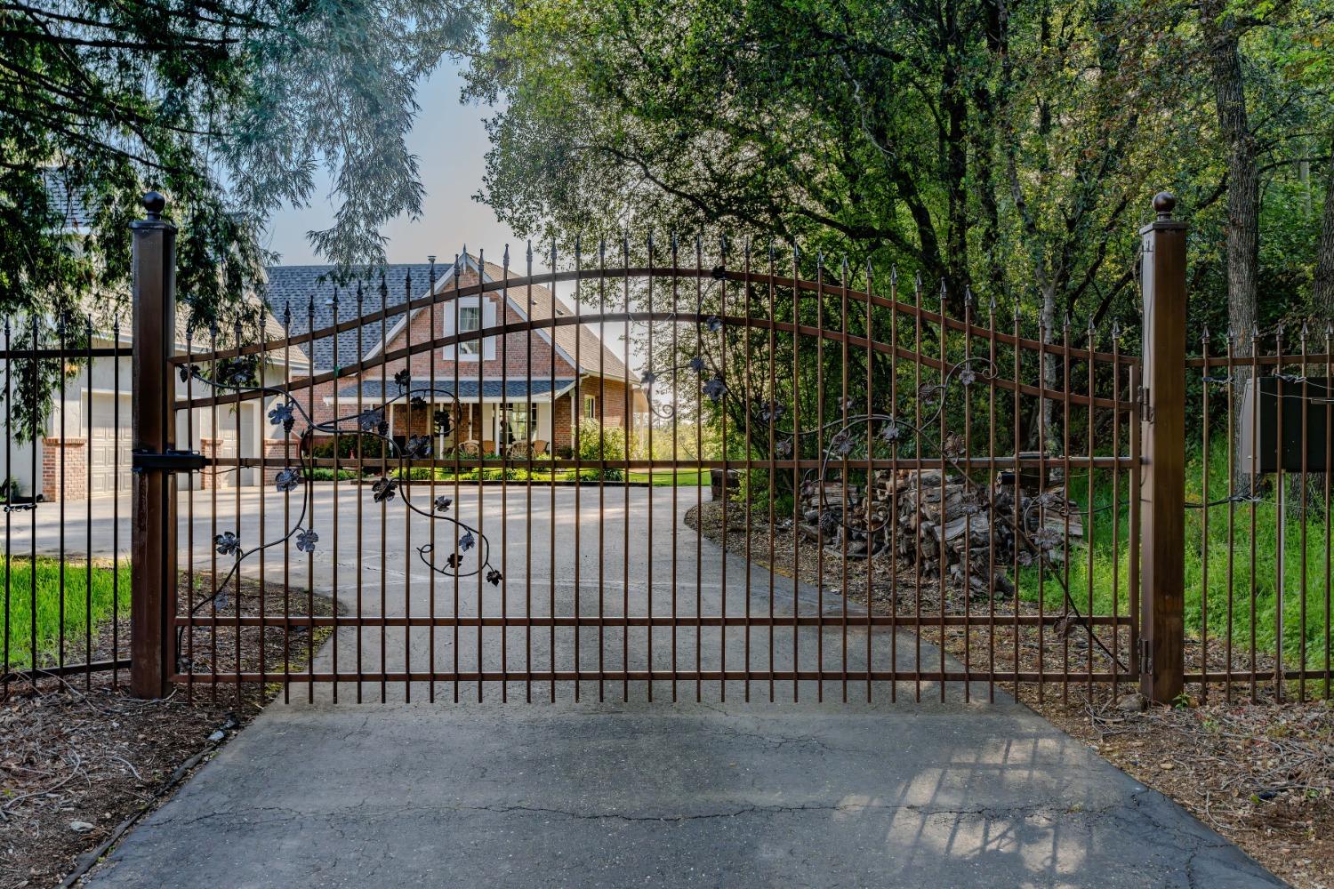 Detail Gallery Image 2 of 89 For 6321 North St, El Dorado,  CA 95623 - 4 Beds | 2/1 Baths
