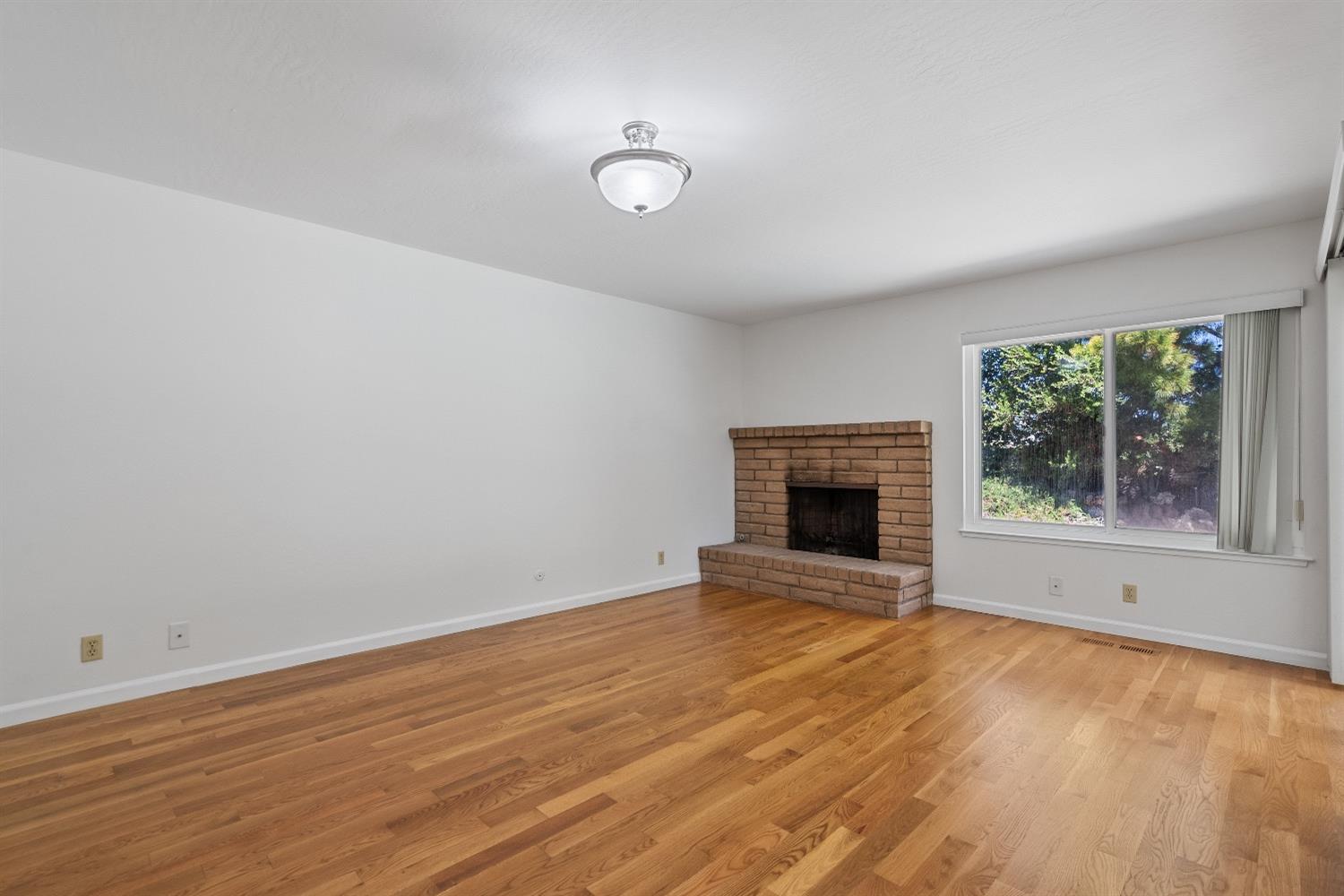 Detail Gallery Image 38 of 86 For 1365 Bright Oaks Ct, Los Altos,  CA 94024 - 4 Beds | 2 Baths