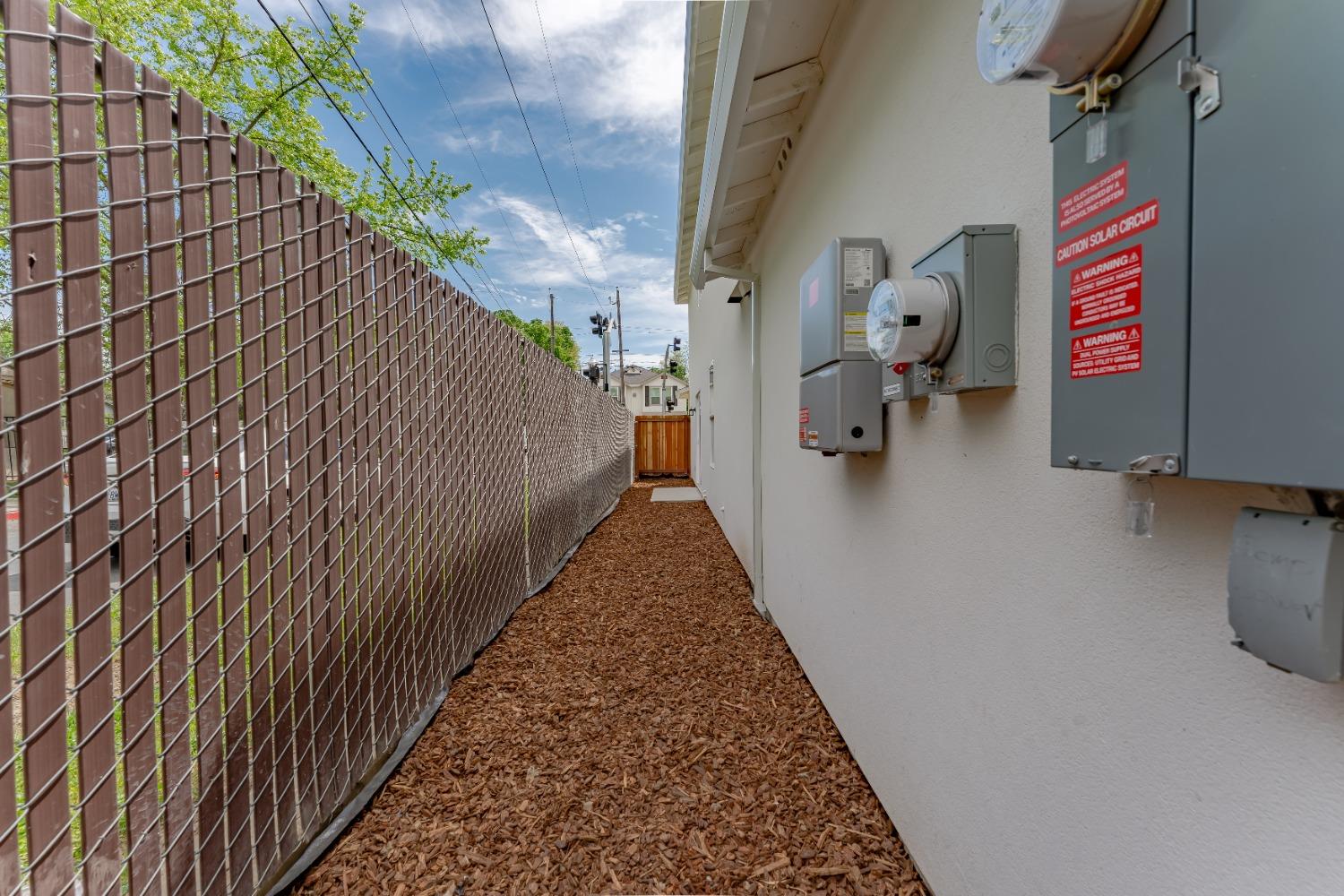Detail Gallery Image 48 of 65 For 4017 Broadway, Sacramento,  CA 95817 - 4 Beds | 3/1 Baths