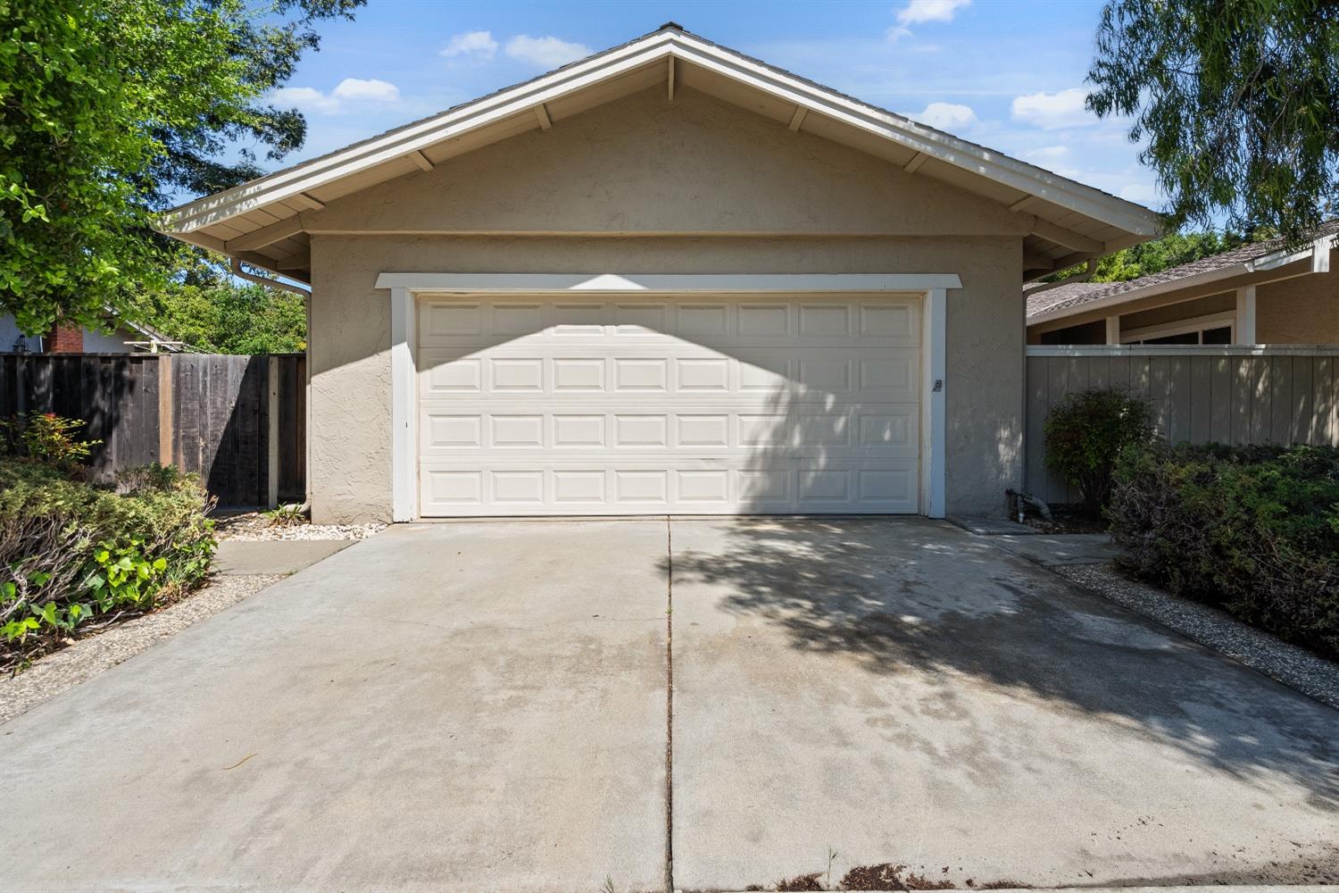 Detail Gallery Image 4 of 86 For 1365 Bright Oaks Ct, Los Altos,  CA 94024 - 4 Beds | 2 Baths