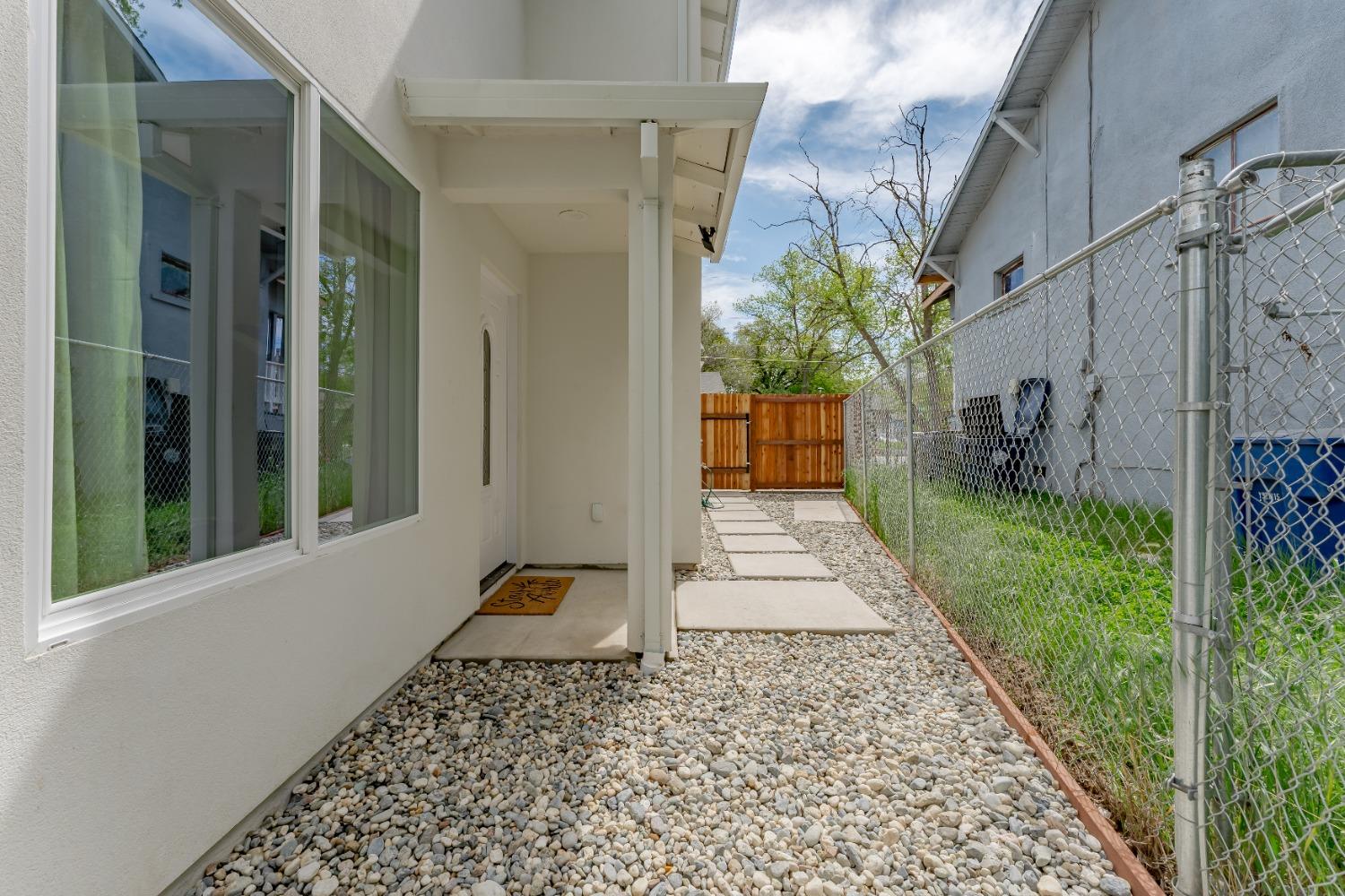 Detail Gallery Image 33 of 65 For 4017 Broadway, Sacramento,  CA 95817 - 4 Beds | 3/1 Baths