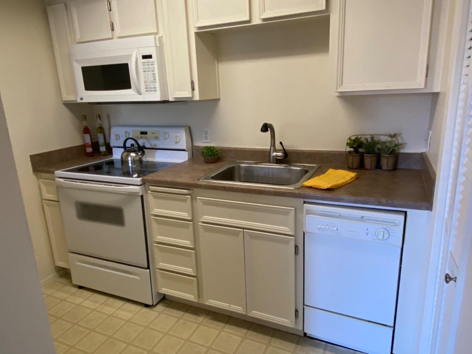 Detail Gallery Image 7 of 21 For 3701 Colonial Dr #68,  Modesto,  CA 95356 - 1 Beds | 1 Baths