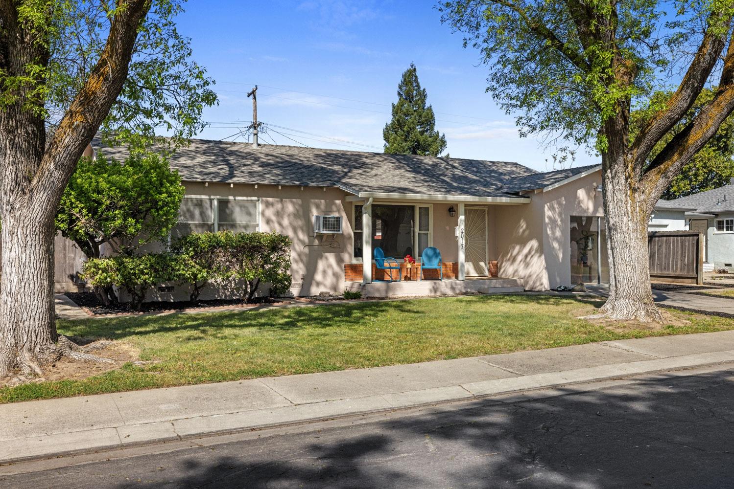 Detail Gallery Image 3 of 41 For 2017 Winning Ave, Modesto,  CA 95350 - 3 Beds | 1 Baths