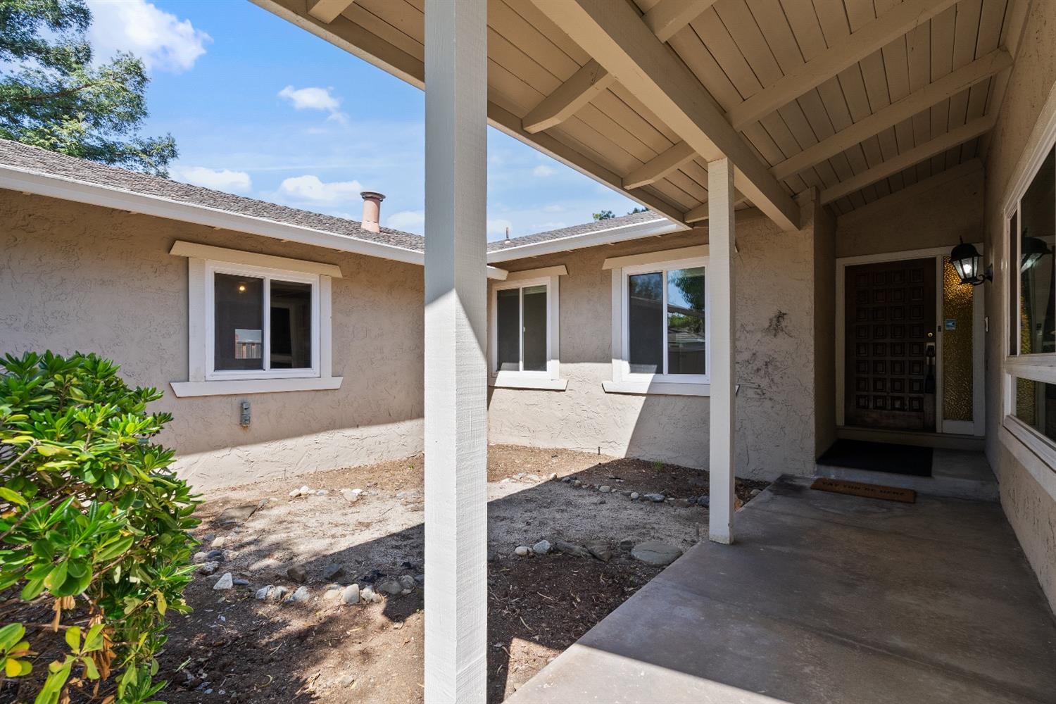 Detail Gallery Image 7 of 86 For 1365 Bright Oaks Ct, Los Altos,  CA 94024 - 4 Beds | 2 Baths