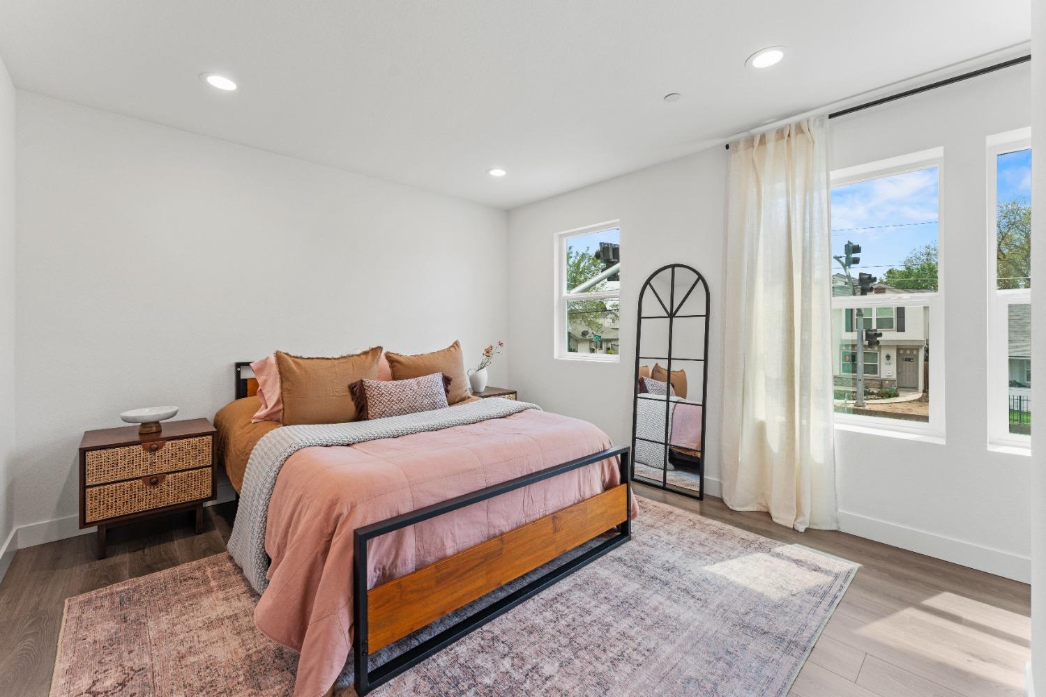 Detail Gallery Image 17 of 65 For 4017 Broadway, Sacramento,  CA 95817 - 4 Beds | 3/1 Baths