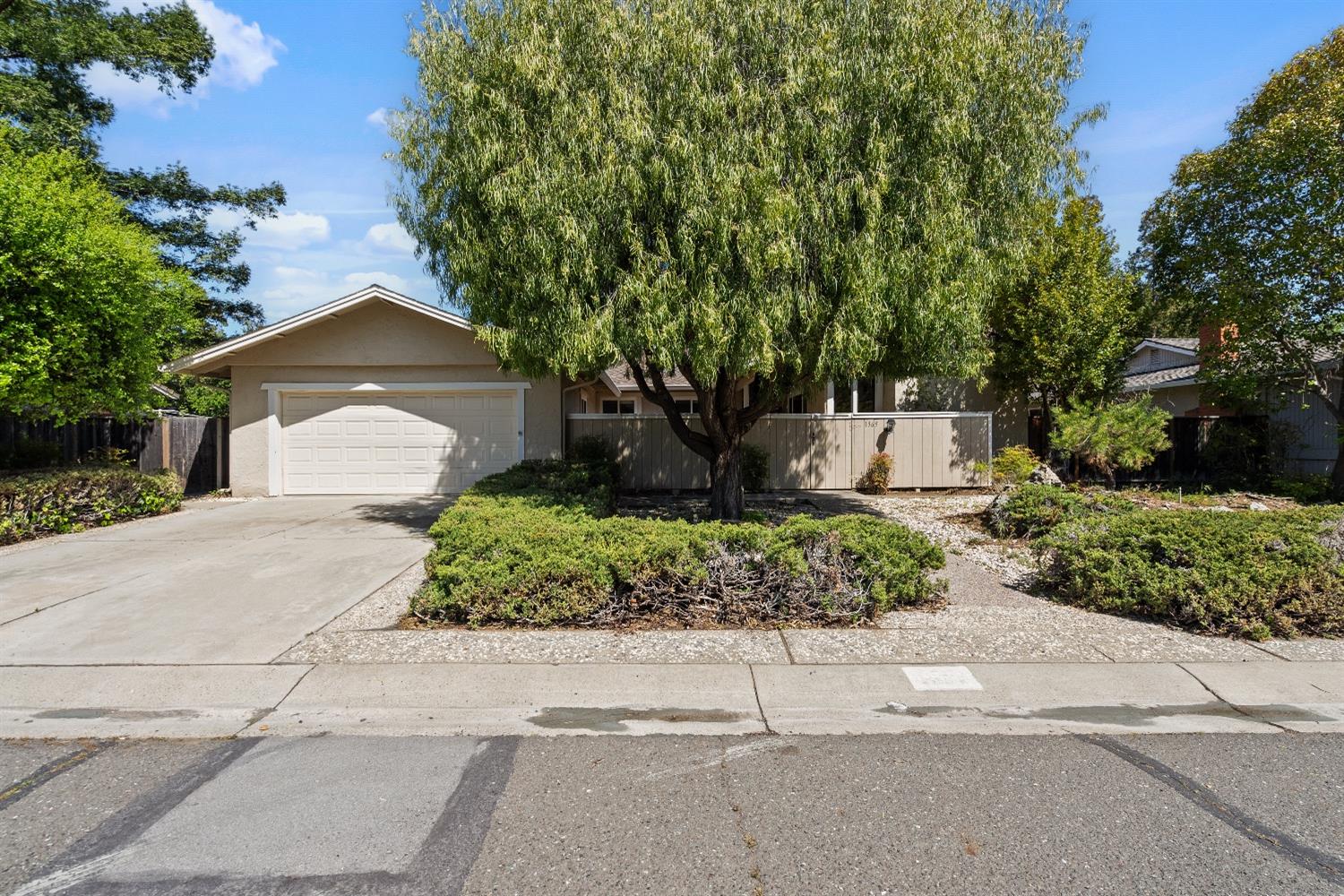 Detail Gallery Image 2 of 86 For 1365 Bright Oaks Ct, Los Altos,  CA 94024 - 4 Beds | 2 Baths