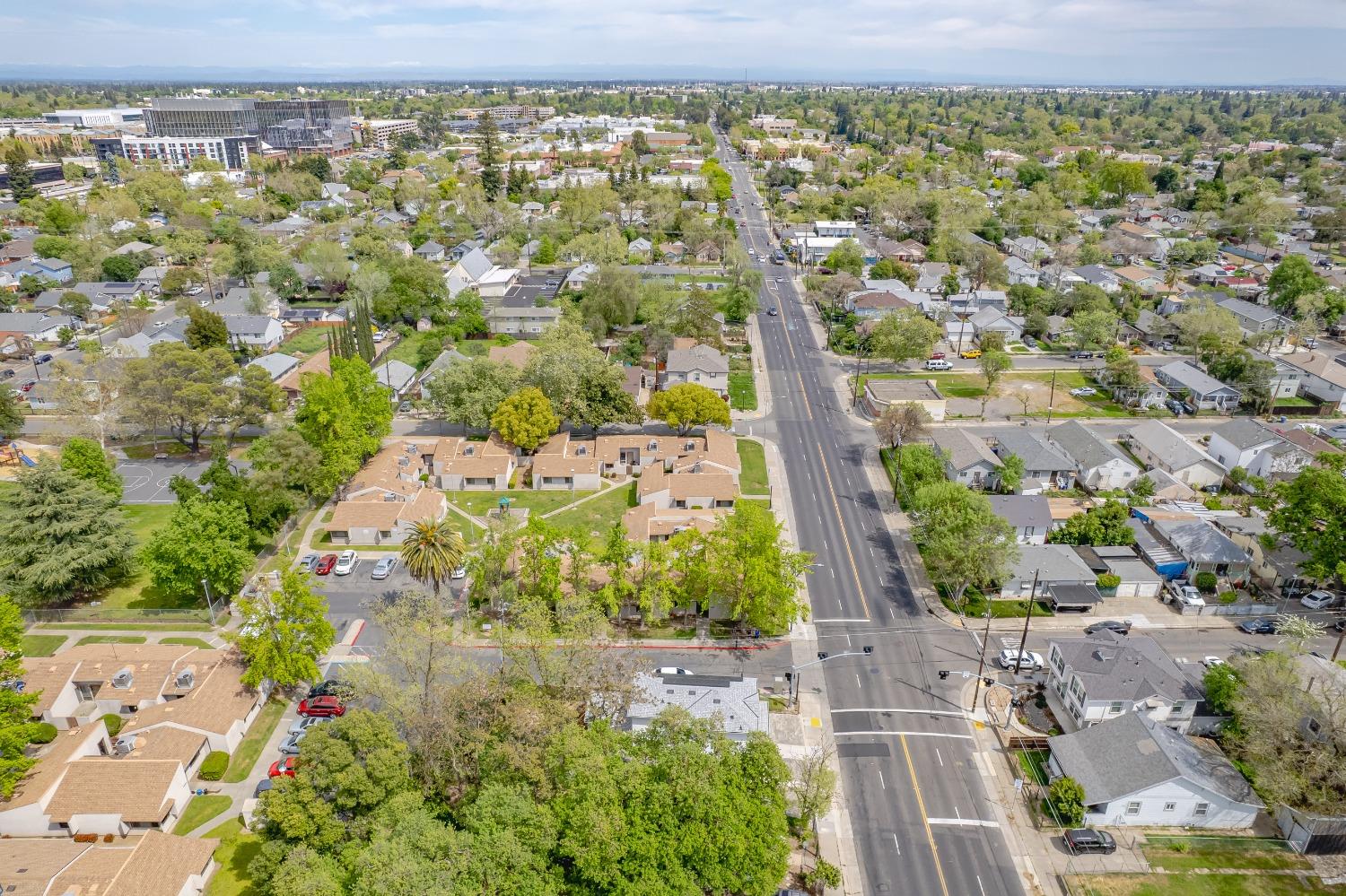 Detail Gallery Image 55 of 65 For 4017 Broadway, Sacramento,  CA 95817 - 4 Beds | 3/1 Baths